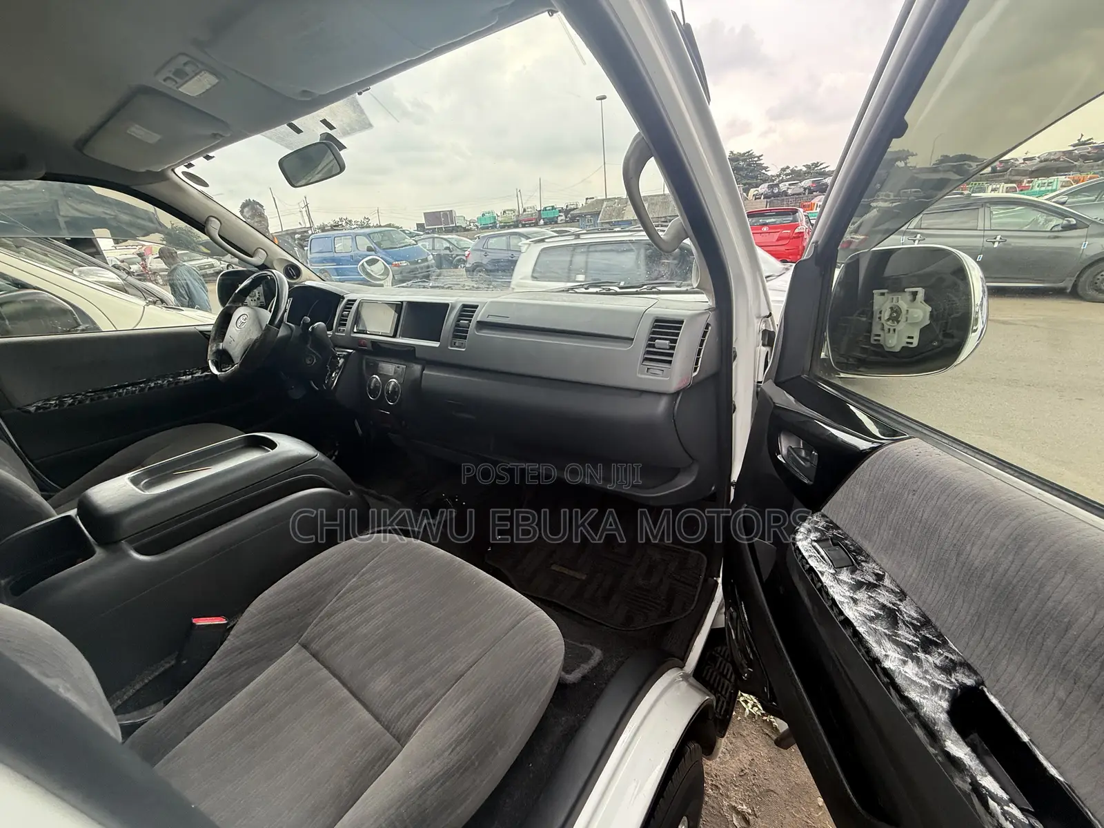 Toyota HiAce 2013 White