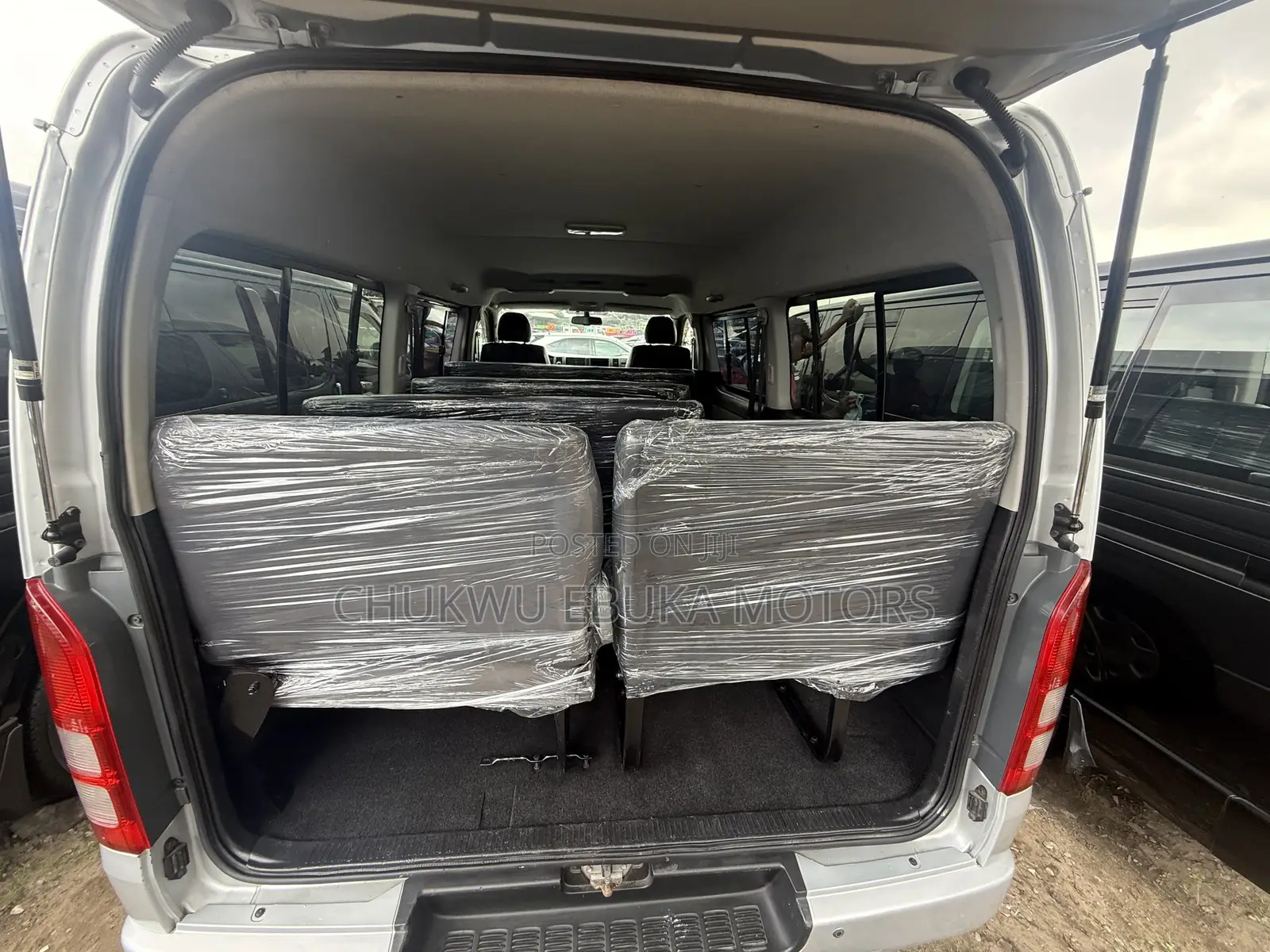 Toyota HiAce 2014 Silver