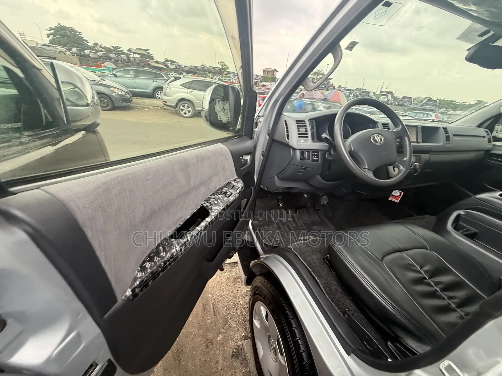 Toyota HiAce 2014 Silver