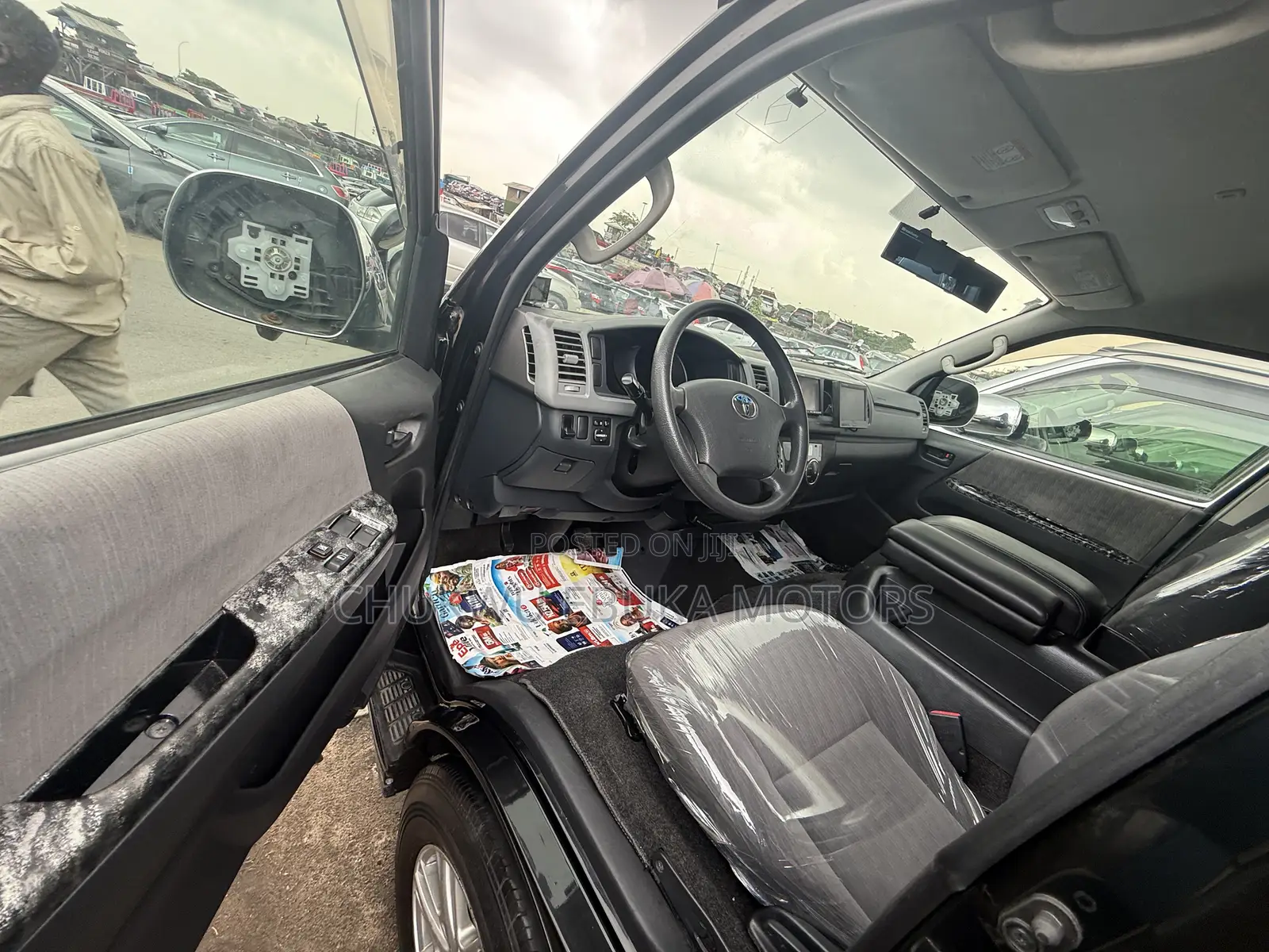 Toyota HiAce 2014 Black