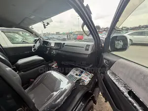 Toyota HiAce 2014 Black
