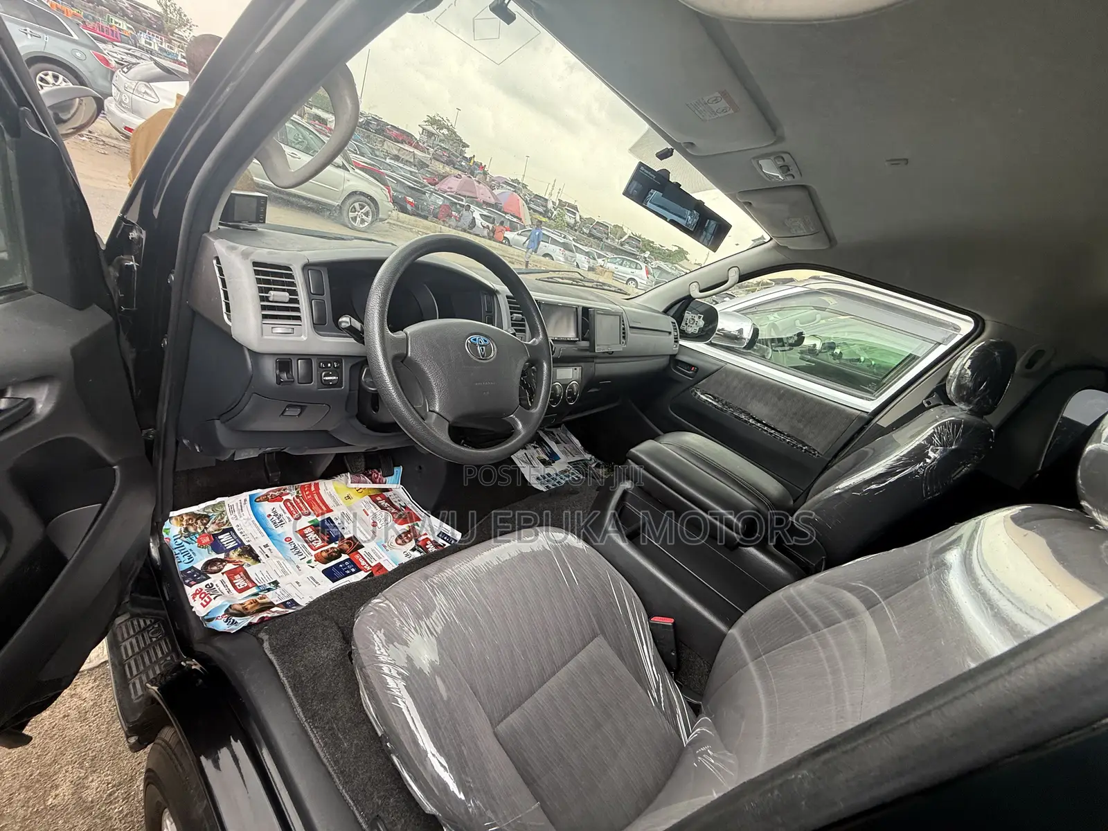 Toyota HiAce 2014 Black