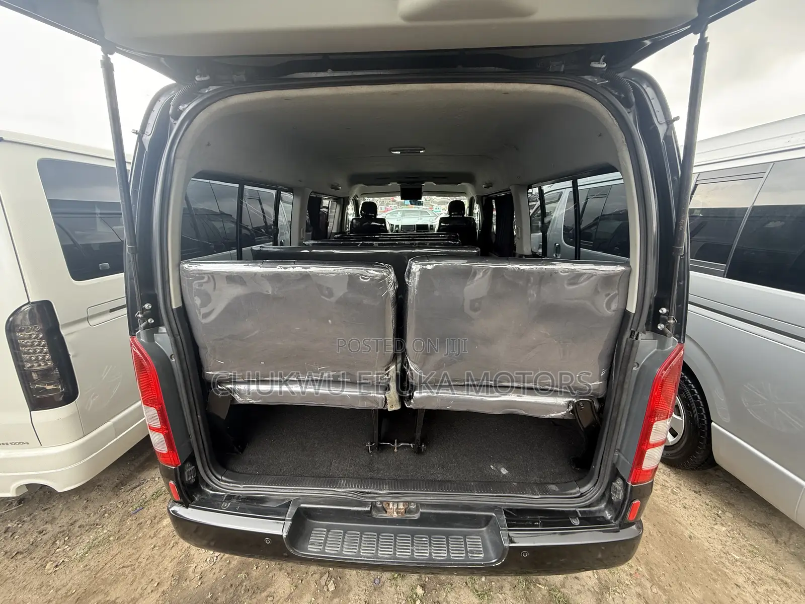 Toyota HiAce 2014 Black