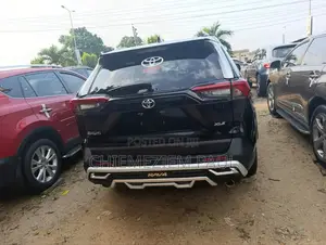 Toyota RAV4 XLE 2021 Black