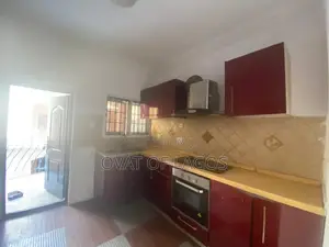 3bdrm Apartment in Chevron for rent