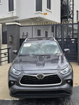 Toyota Highlander XLE 2022 Gray