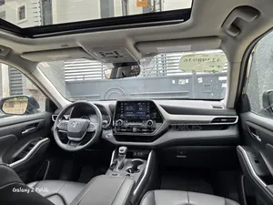 Toyota Highlander XLE 2022 Gray