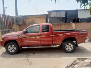 Toyota Tacoma 2005 Red