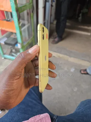 Apple iPhone 11 64 GB Yellow