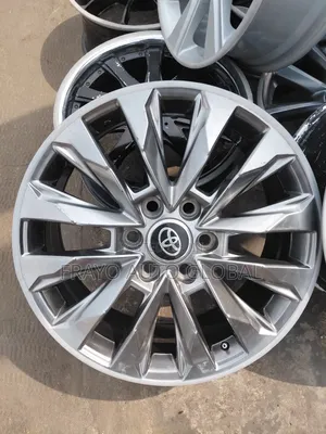 Alloyed Rim for Hilux