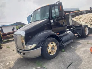 International Truck Head With Cat Engine.