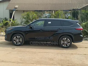 Toyota Highlander XLE 2021 Black