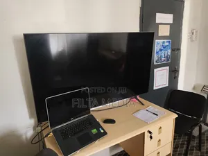 55 Inch Samsung Flat Screen Tv(Uhd)