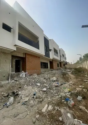 3bdrm Duplex in Gaduwa for sale