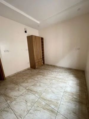 3bdrm Block of Flats in Yetunde Brown Estate, Ifako-Gbagada for sale