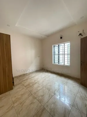 3bdrm Block of Flats in Yetunde Brown Estate, Ifako-Gbagada for sale