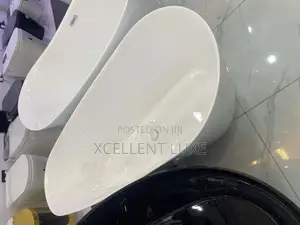 Luxury Acrylic Free Standing Bathtub White