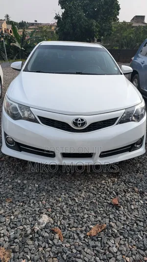 Toyota Camry SE 4dr Sedan (2.5L 4cyl 6A) 2013 Silver