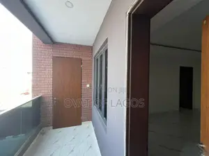 3bdrm Apartment in Lekki Phase 1( Right for rent