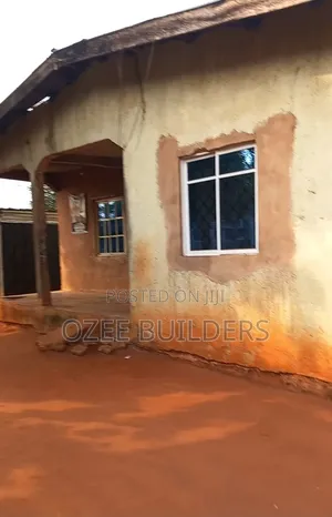 6bdrm House in Ozeebuilders, Benin City for sale