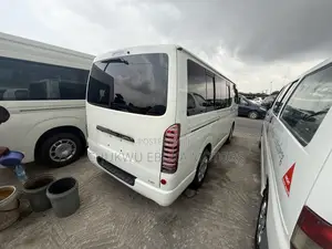 Toyota HiAce 2012 White