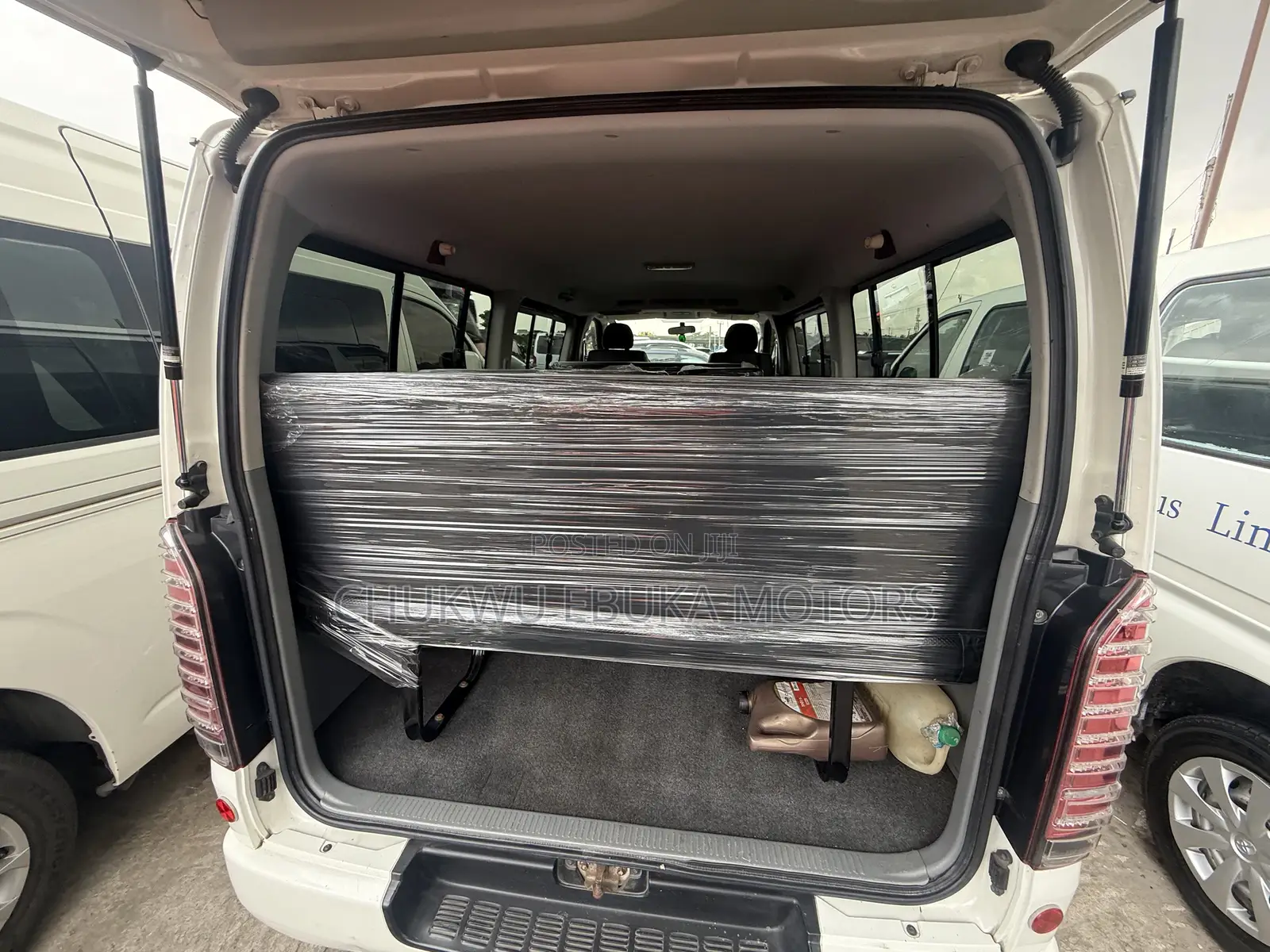 Toyota HiAce 2012 White