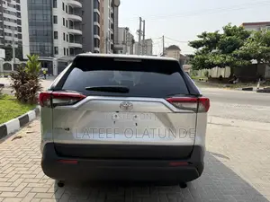 Toyota RAV4 LE AWD 2019 Silver