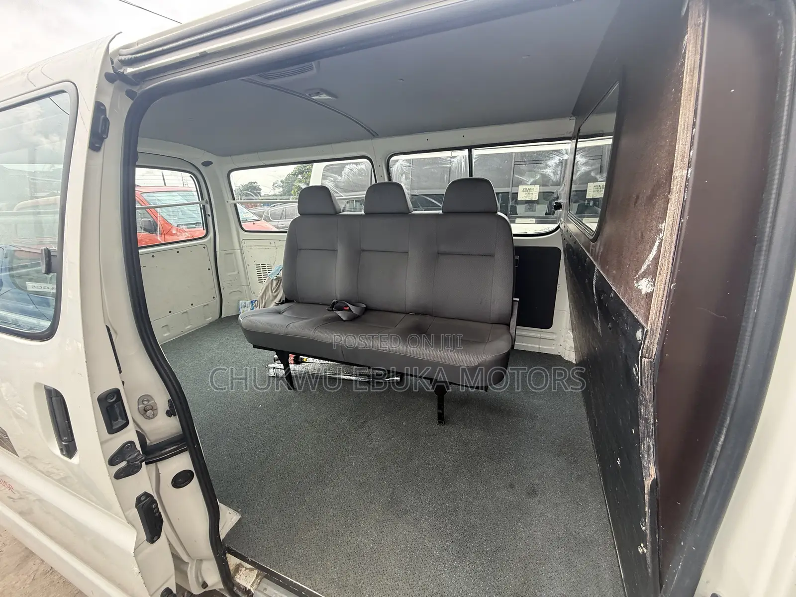 Toyota HiAce 2004 White