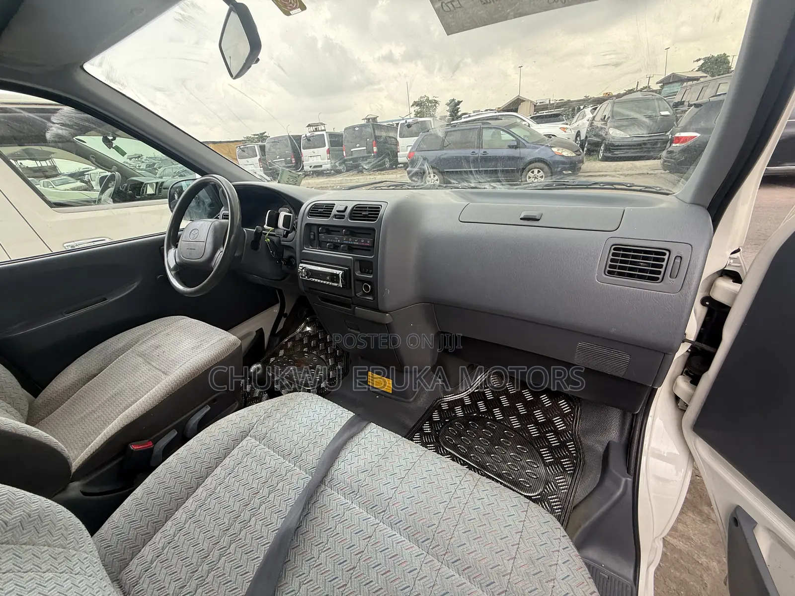 Toyota HiAce 2004 White