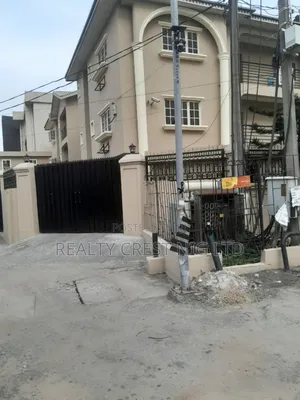 3bdrm Block of Flats in Allen Avenue for rent