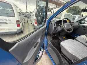 Toyota HiAce 2004 Blue