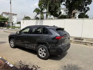 Toyota RAV4 XLE FWD 2019 Gray