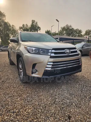 Toyota Highlander XLE 4x4 V6 (3.5L 6cyl 8A) 2018 Gold