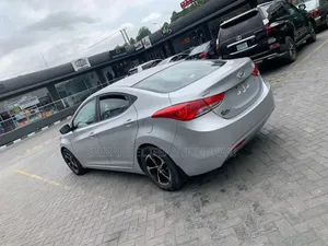 Hyundai Elantra GLS Sedan FWD (1.8L 4cyl 6A) 2013 Silver
