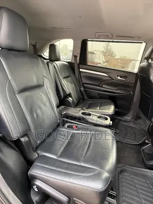 Toyota Highlander XLE 4x4 V6 (3.5L 6cyl 8A) 2017 Gray