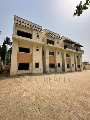 4bdrm Townhouse/Terrace in Apo District for sale