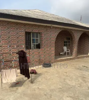 8bdrm Bungalow in Oreta, Igbogbo for sale