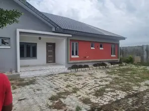 3bdrm Bungalow in Peak Park Estate, Lakowe for sale