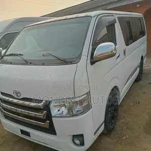 Toyota HiAce 2016 White