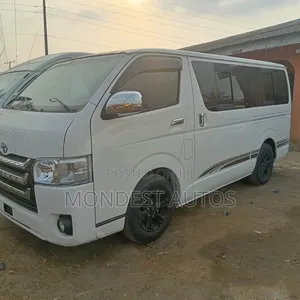 Toyota HiAce 2016 White