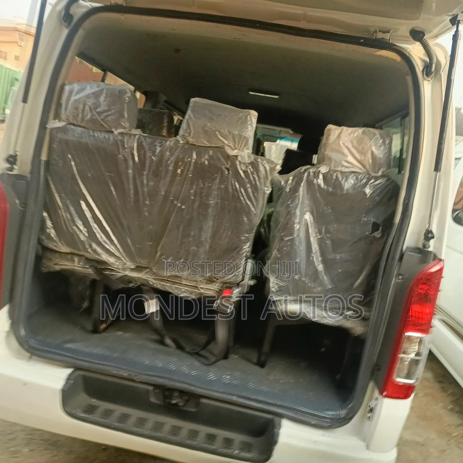 Toyota HiAce 2016 White