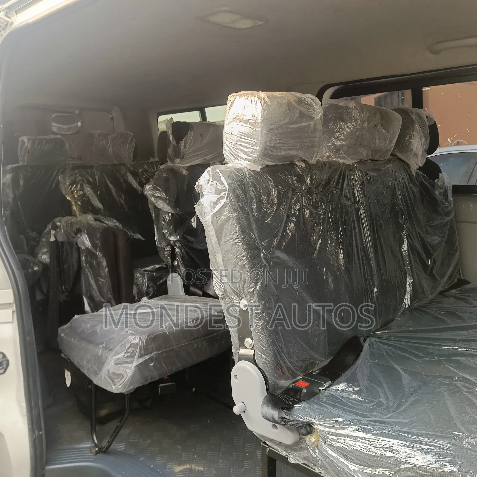 Toyota HiAce 2016 White