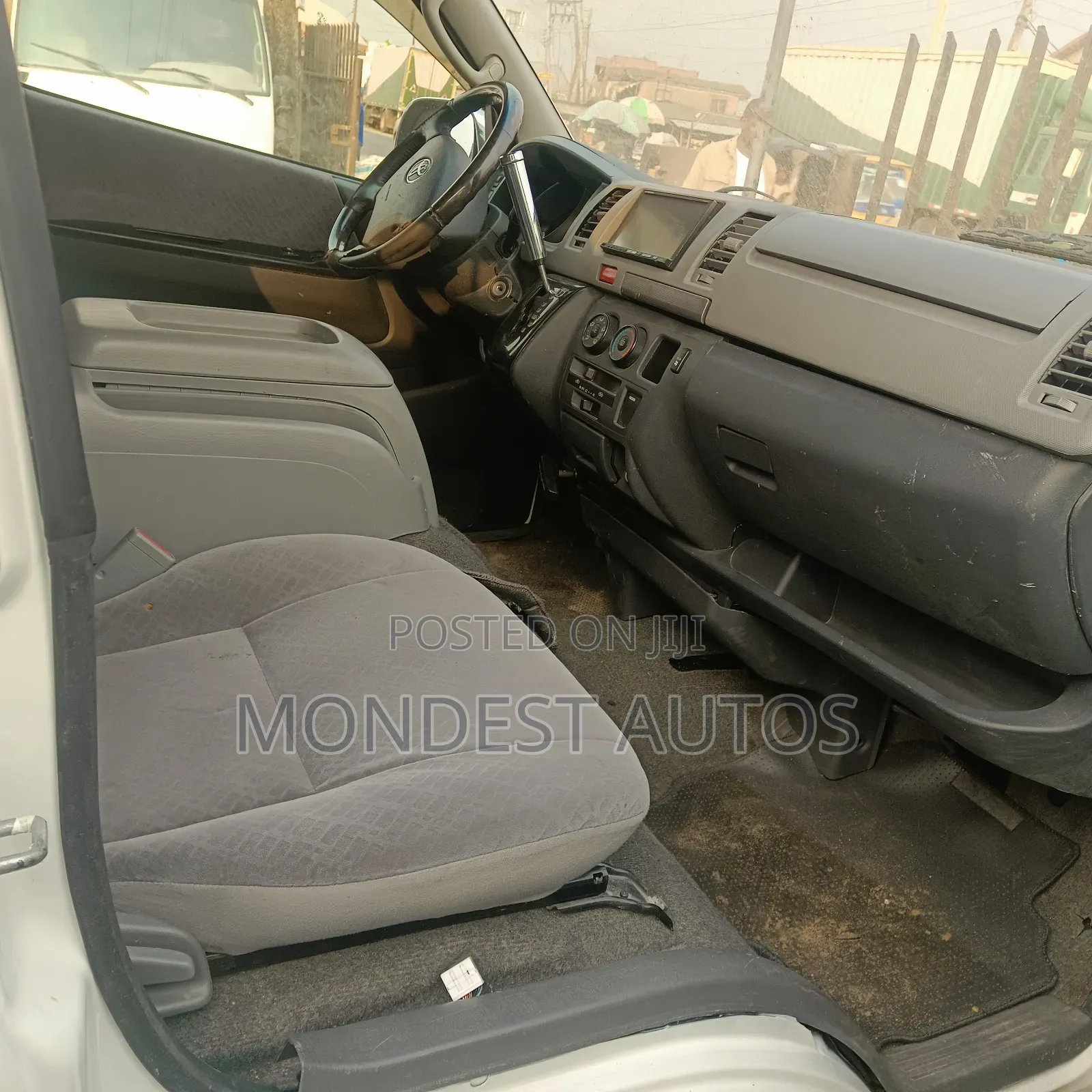 Toyota HiAce 2016 White
