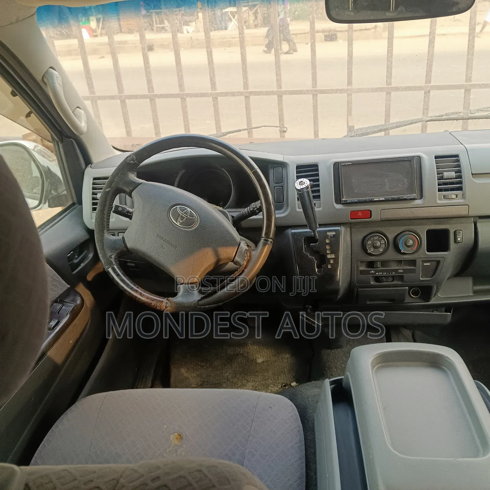 Toyota HiAce 2016 White