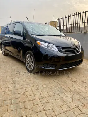 Toyota Sienna 7 Passenger 2011 Black