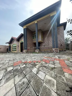 7bdrm Duplex in Residential Area, Rumuahalu for sale