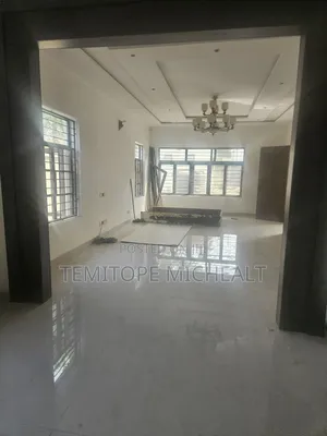 5bdrm Townhouse / Terrace in Main Utako for rent