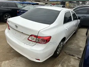 Toyota Corolla LE 4dr Sedan (1.8L 4cyl 4A) 2013 White