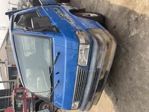 Mistsubishi Truck 4 Tyre