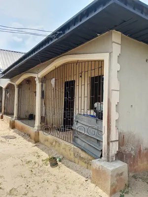 8bdrm House in Isoko for sale